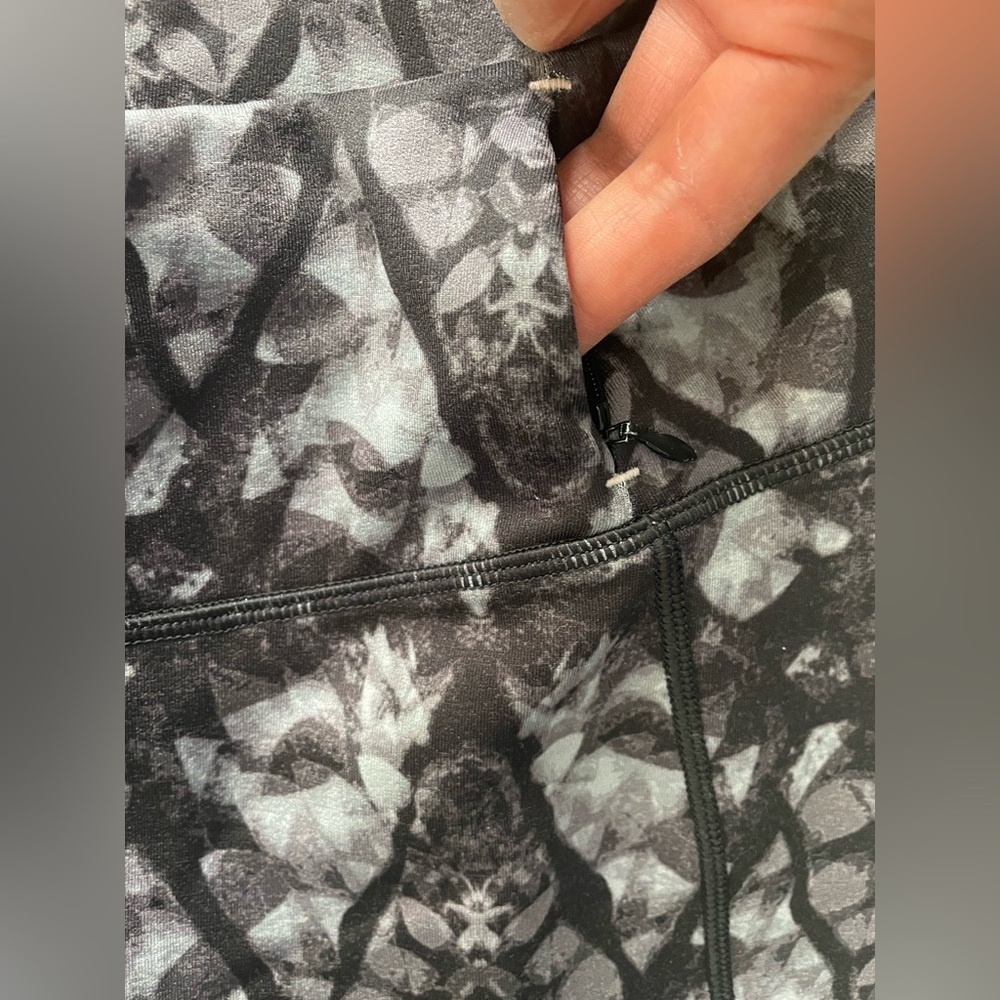 CALIA by Carrie Underwood Women’s Gray Patterned Leggings - Picture 3 of 10